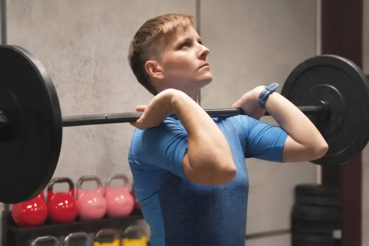Ćwiczenie ze sztangą podczas przygotowania motorycznego w Hercules