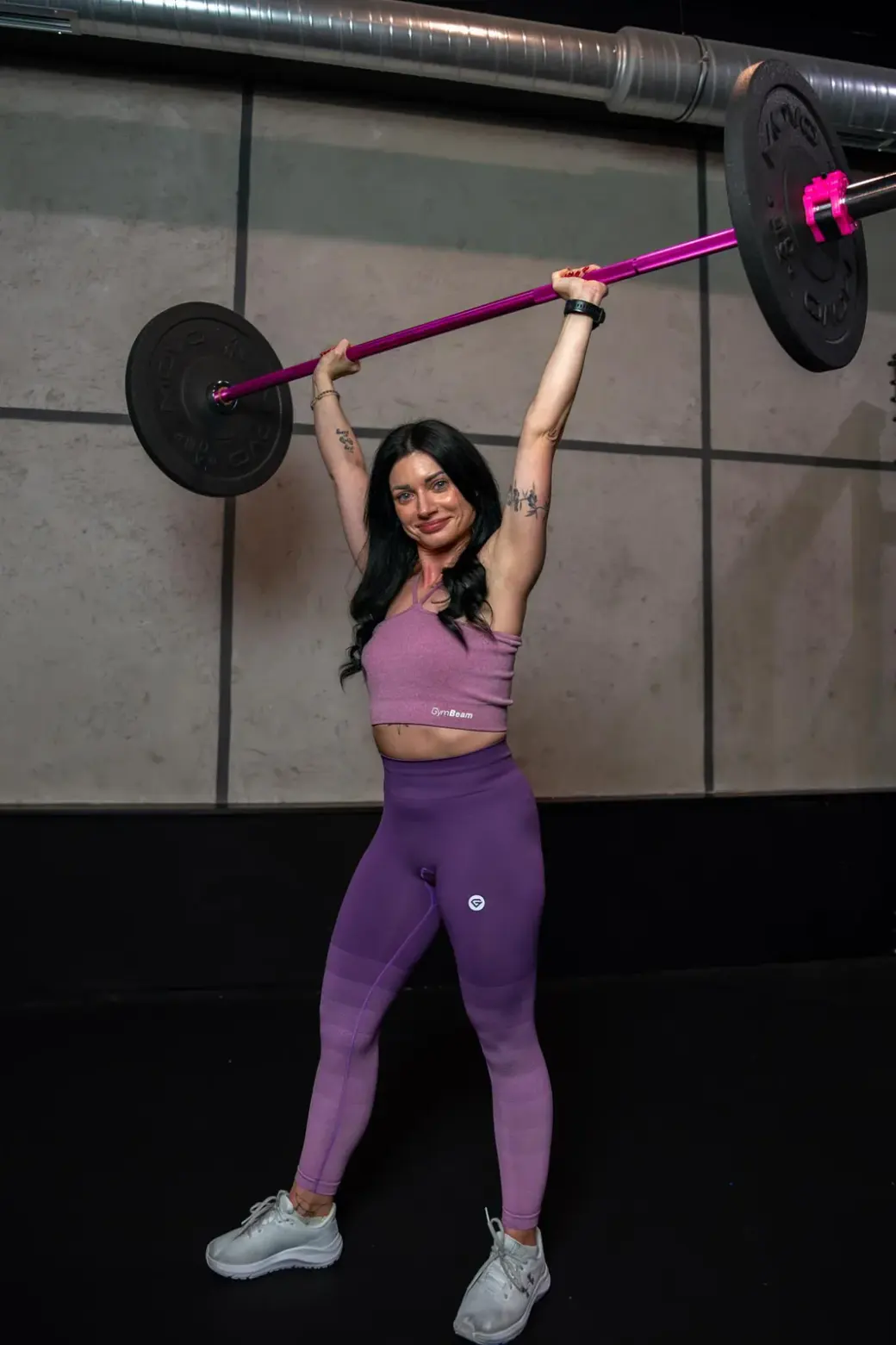 Magdalena Szafrańska wykonuje ćwiczenie ze sztangą w Hercules